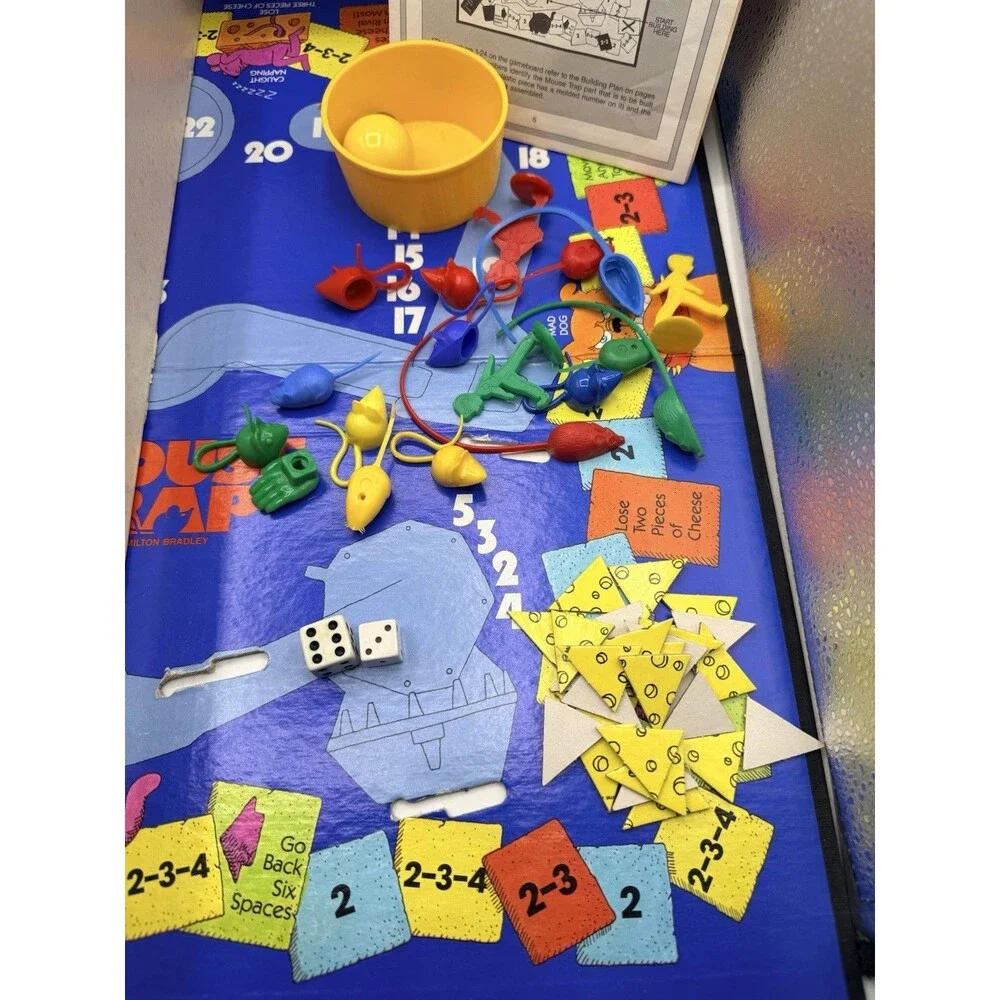 Vintage 1988 Hasbro 4657 Milton Bradley Mouse Trap Board Game